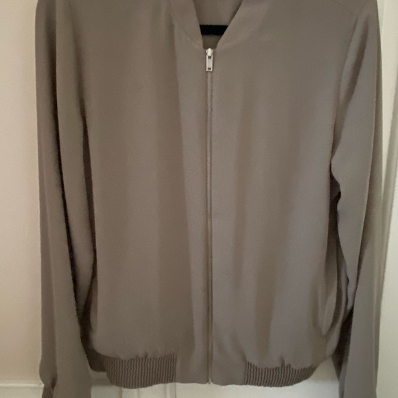 Aritzia zip front bomber jacket - Picture 2 of 9